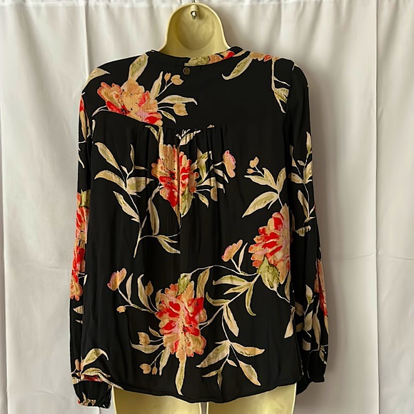 Billabong Cute Boho Floral Key Hole Front Tie Shirt Top **Size M** 🌺🌸 - Picture 2 of 5